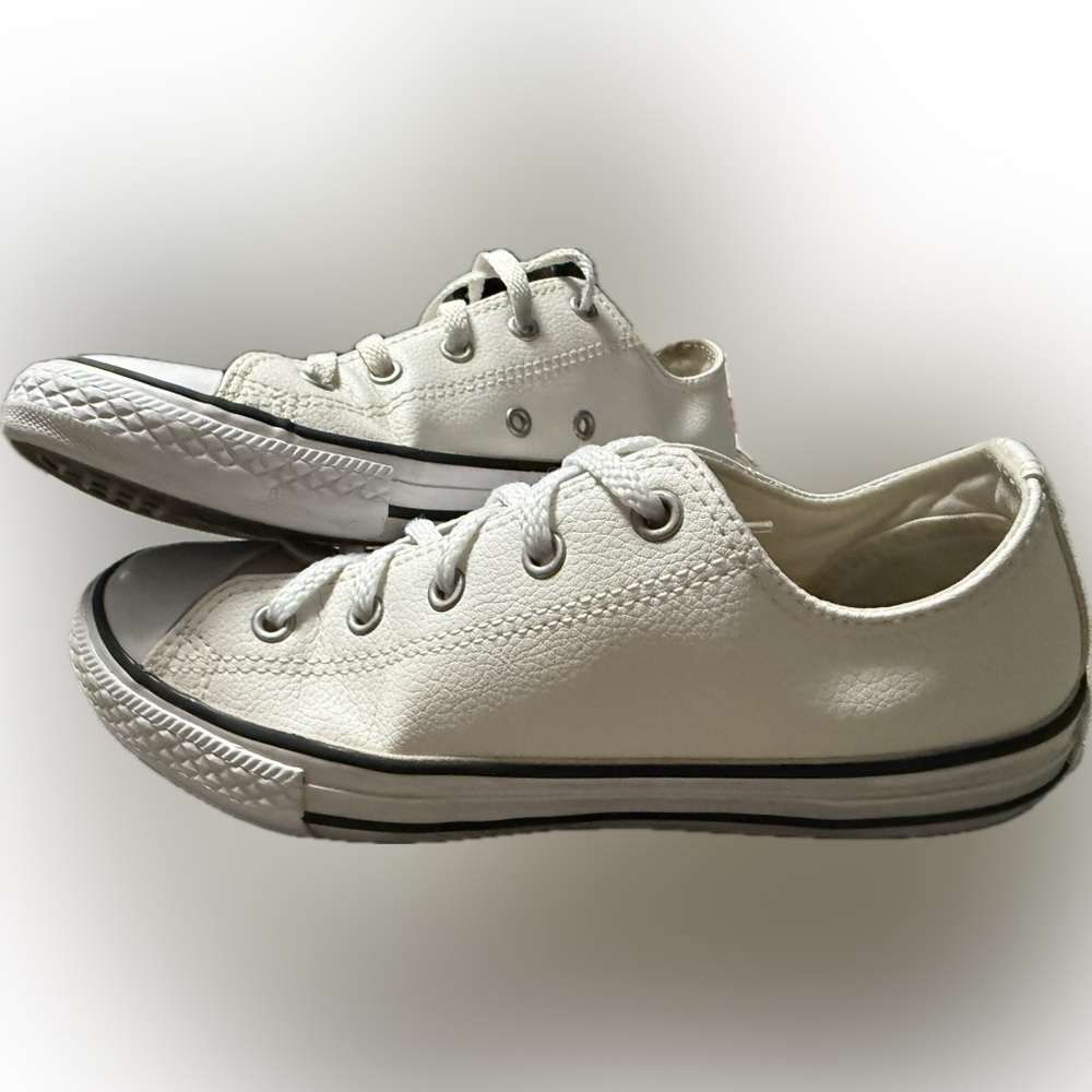 Converse Chuck Taylor Leather Junior White Low Top Size 3 - Picture 3 of 6
